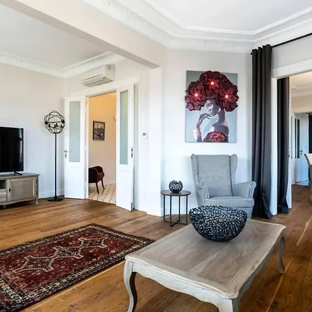 Stunning Bosphorus View & Historical By Deniz Suites Apartment *